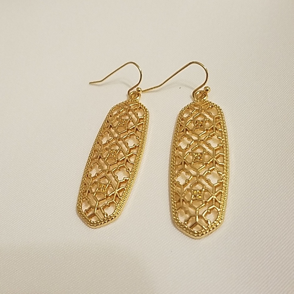 NWT Gold tone drop earrings